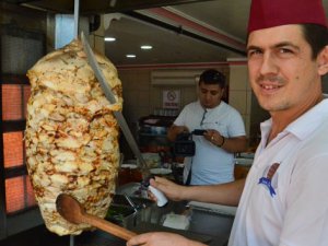 Döner ustalarının sıcakta 'oruç' imtihanı