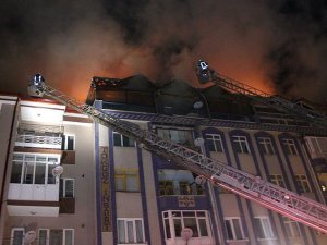 Sivas'ta bir apartmanın teras katında yangın çıktı