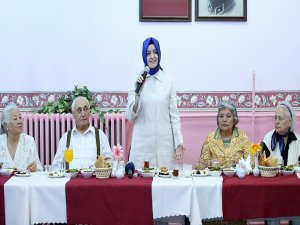 Bakan Kaya, huzurevi sakinleriyle iftarda buluştu