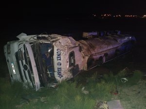 Konya'da yük tankeri devrildi: 1 ölü