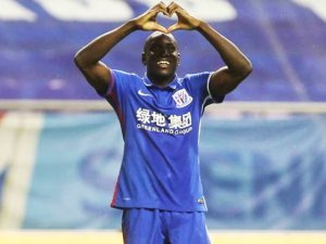 Demba Ba Çin'i sallamaya devam ediyor!