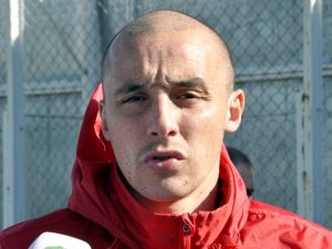Aatif Chahechouhe imzaya geliyor