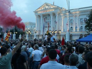 Makedonya'da 'Renkli Devrim' mensupları protesto düzenledi