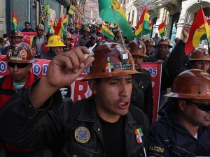 Bolivya'da halk sokaklara döküldü