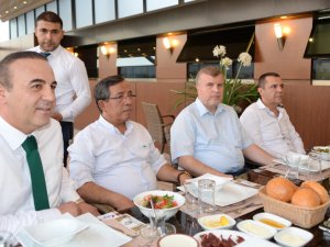 Atiker Konyaspor yönetimi basınla iftarda buluştu