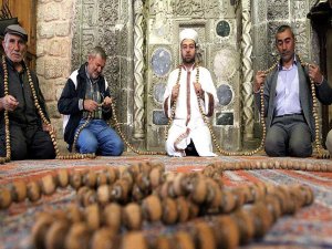 700 yıllık bin 111 taneli tespih ilgi görüyor