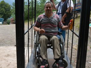 Fiyatları fazla bulunca kendi asansörünü tasarladı