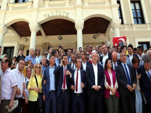 CHP'li milletvekilleri Bolu Valiliğine yürüdü