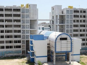 Uçuş hattındaki Emniyet Müdürlüğü binası 'tıraşlandı'