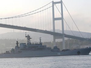 Rus savaş gemisi İstanbul Boğazı'ndan geçti!