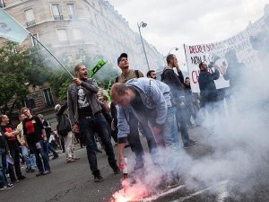 Paris'te protesto yürüyüşüne yasak