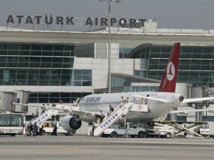 8 THY uçağı pisti pas geçti