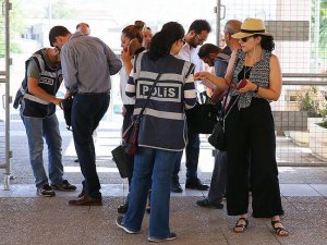 'Asıl amaç sivil ve askeri bürokraside hedef seçilenlerin tasfiyesi olduğu yönünde'