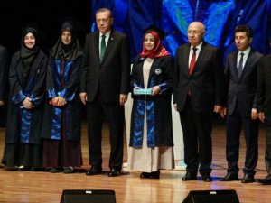 Şeyda Nur Ersöz ödülünü Erdoğan'dan aldı