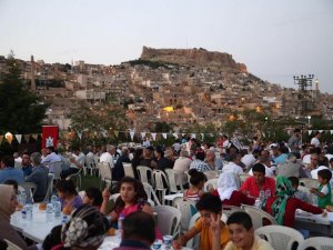 CHP ile DBP'li belediyeler kardeş kardeş iftar yaptı