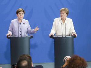 Merkel: Elbette İngiltere’nin AB'de kalmasını istiyorum