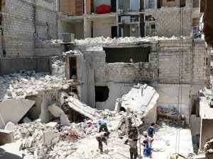 Rus uçakları Halep'i vurdu: 7 ölü