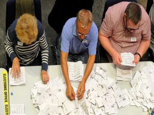 İngiltere'deki AB referandumunda oylar sayılıyor