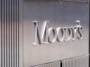 Moody's İngiltere'nin kredi notunu "negatif"e çekti