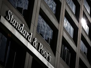 S&P İngiltere’nin kredi notunu düşürdü