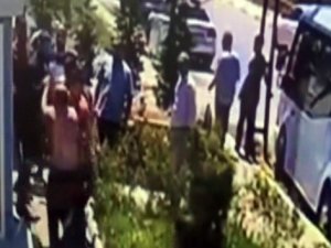 Minibüsçülerin silahlı çatışması kamerada