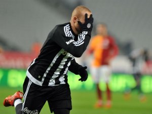 Gökhan Töre'ye silah çektiler