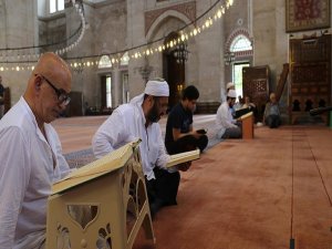 Türkiye ile ümmetin barış ve huzuru için dua ediyorlar