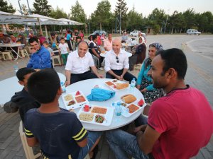 Beyşehir’de iftar çadırı her gün bin kişiyi doyuruyor