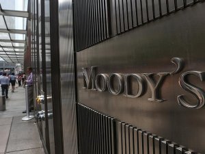 Moody’s 12 İngiliz finans kuruluşunun görünümünü düşürdü