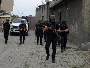 2 terörist ölü ele geçirildi, 2 terör örgütü mensubu teslim oldu