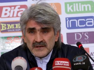 İsviçre'de Uğur Tütüneker'e çalışma izni şoku
