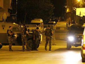 Van'da zırhlı polis aracına roketatarlı saldırı