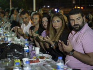 Sarıyer'de kilise bahçesinde sahur düzenlendi