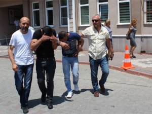 Ev hanımını 20 bin TL dolandıran zanlılar yakalandı