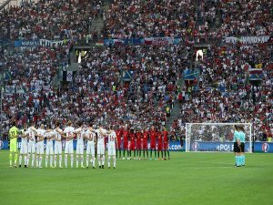 EURO 2016'da Türkiye için saygı duruşu