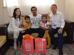 Balıkesir'de 200 çocuğa bayramlık giysi yardımı