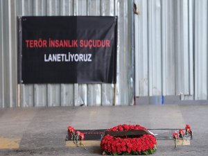 Terör saldırısında yaşamını yitirenler için anma töreni