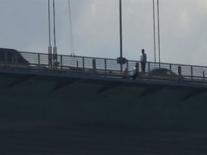 İstanbul trafiğine intihar girişimi engeli