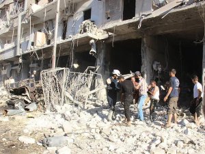 Halep'te yerleşim yerine hava saldırısı: 16 ölü, 25 yaralı