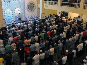 Bişkek'te Müslümanlar Kadir Gecesi'nde camilere akın etti