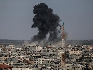 İsrail savaş uçakları Gazze'yi bombaladı