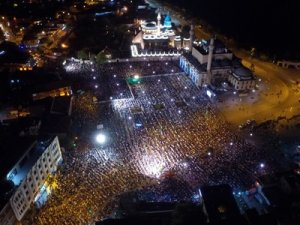 Akyürek, Kadir Gecesi coşkusunu vatandaşlarla paylaştı