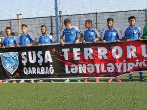 Azerbaycan'da futbolcular maça formalarında siyah kurdelelerle çıktı