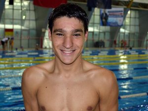 Hastalığının reçetesi yüzme sporu oldu