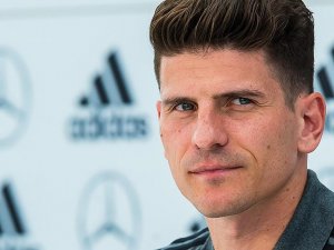 Gomez Fiorentina'nın kamp kadrosunda