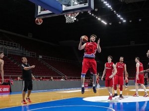 A Milli Takım'da kadro 12'ye düştü