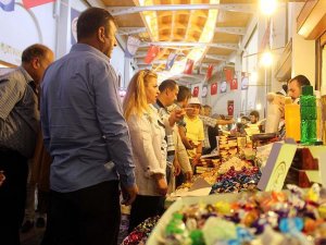 Tarihi Kapalı Çarşı'da bayram heyecanı
