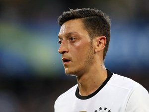 Mesut Özil ile ilgili paylaşıma tepki yağdı