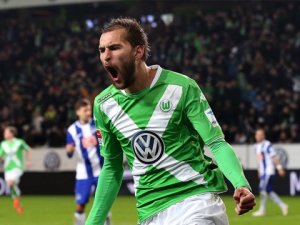 Hollanda Basını: Beşiktaş, Wolfsburg'dan Bas Dost ile İlgileniyor