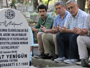 Sedat Yenigün mezarı başında anıldı
